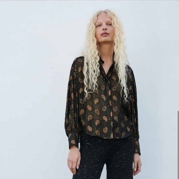 ZARA Gorgeous, Shimmering, Black & Gold Paisley Top with Collar & Cuffs🔥🔥🔥 - Picture 3 of 8